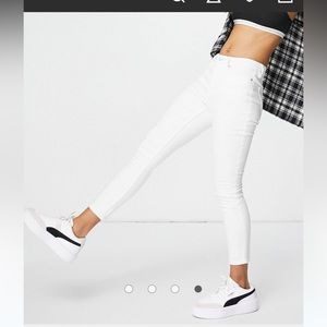 Calvin Klein Jeans high rise crop jean in white, size 28, new